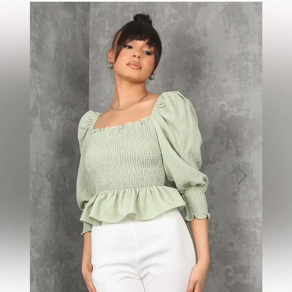 En Saison Tops - En Saison Ruched Frill Hem Puff Sleeve Blouse